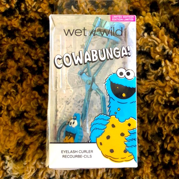 NWT Wet n wild cowabunga Cookie Monster eyelash curler and key chain 🍪 - Picture 1 of 5